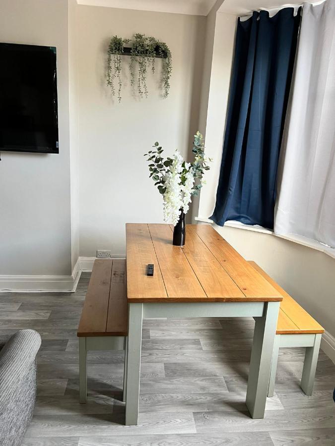 Kim Family Holiday Get-Away 4 Bedrooms 2 Baths Блэкпул Экстерьер фото